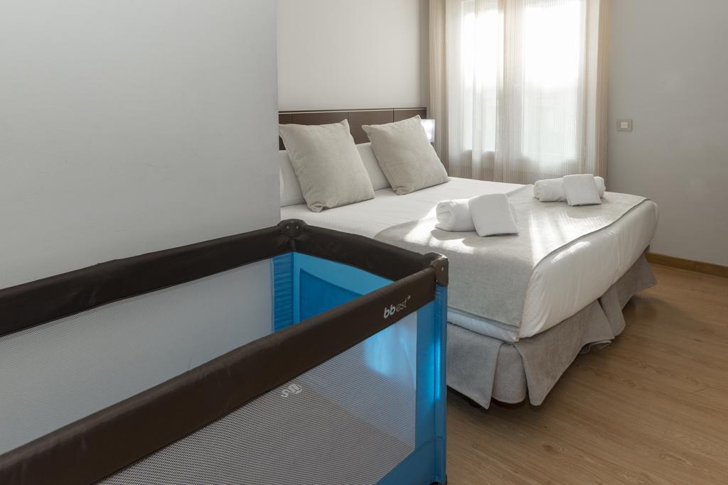 Amister Apartments Барселона Экстерьер фото