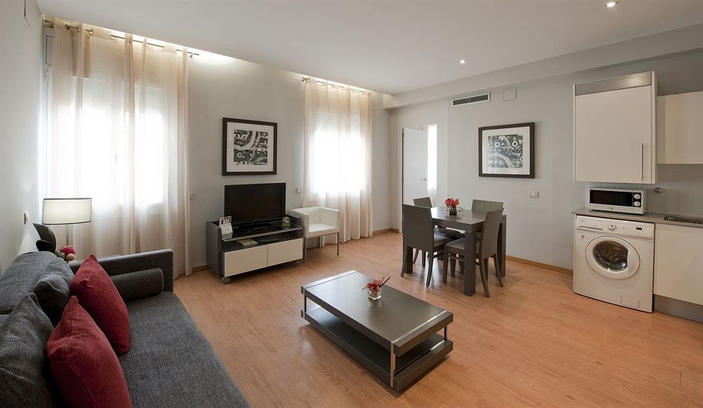 Amister Apartments Барселона Экстерьер фото