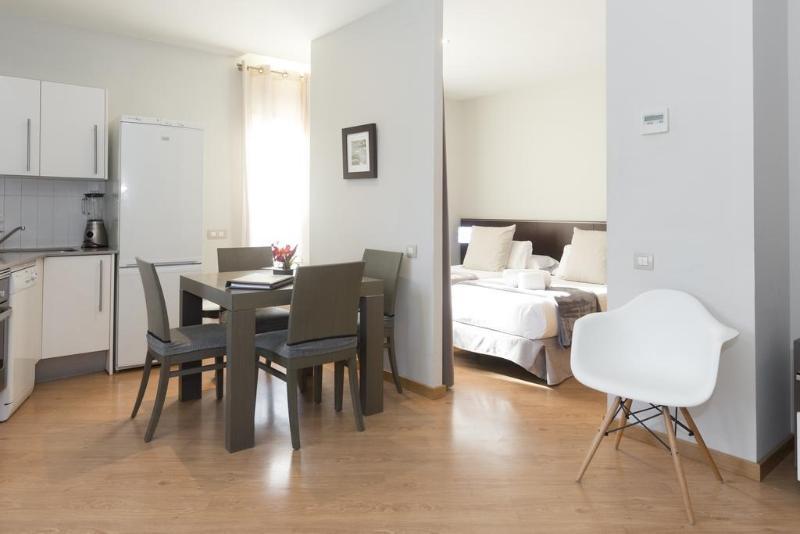 Amister Apartments Барселона Экстерьер фото