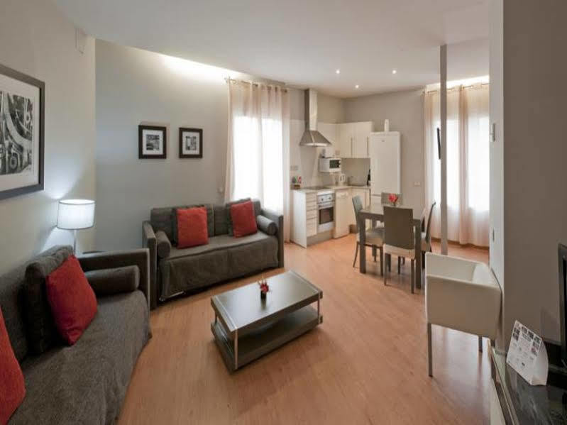 Amister Apartments Барселона Экстерьер фото